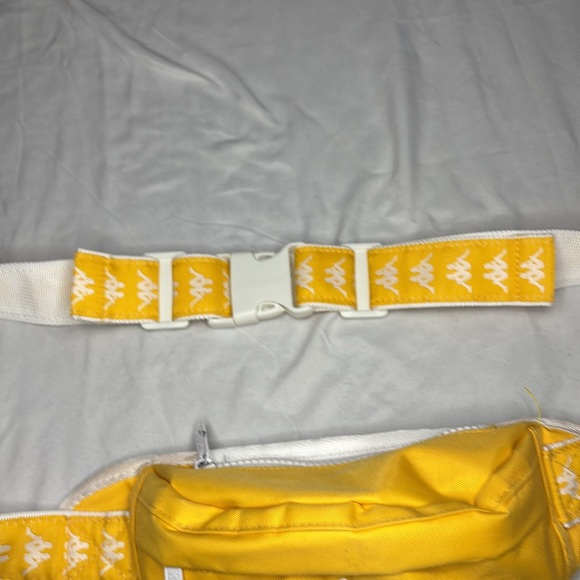 Kappa yellow belt bag size small with 2 zippered compartments - Picture 3 of 9